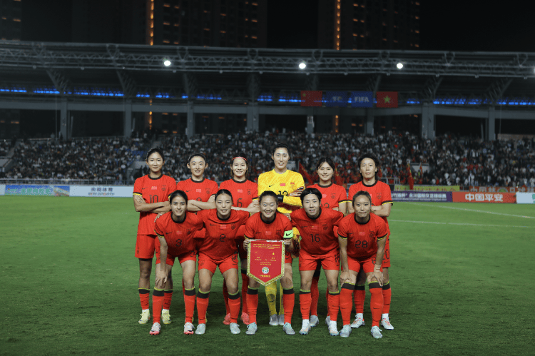 包含女足国际巅峰赛上中国队获得冠军的词条