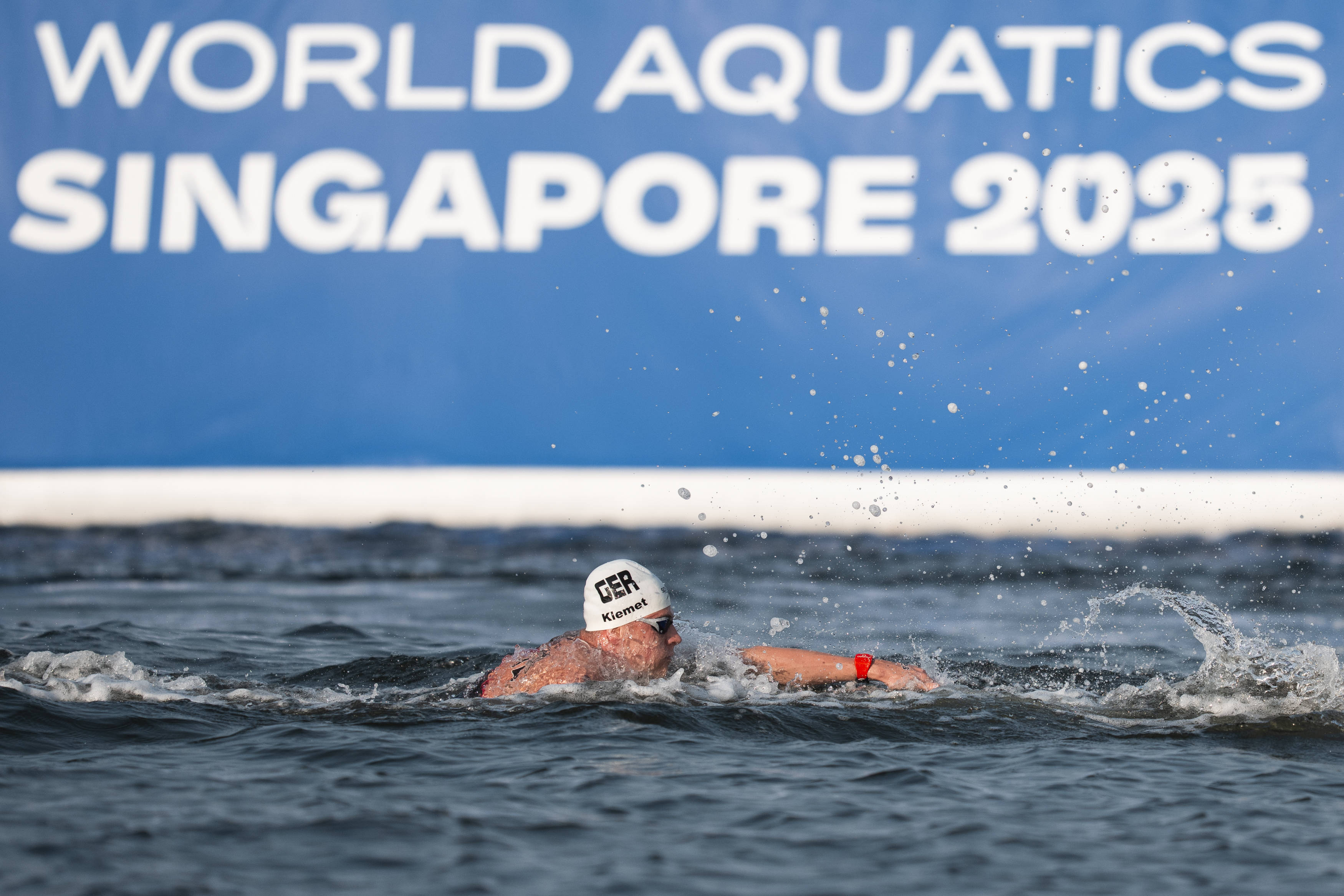 意大利选手在游泳比赛中创纪录