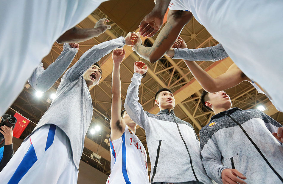 -甘肃男篮在比赛中努力追赶，成功逆转