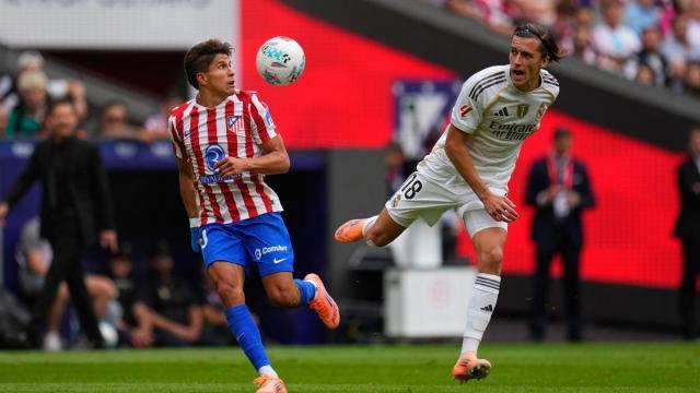 关于马德里德比现场气氛火爆，球迷狂欢的信息