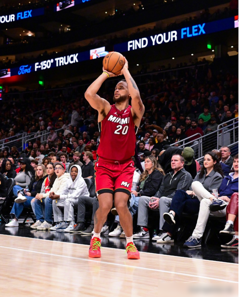 九游体育登录-关于老鹰击败热火，康利独得32分的信息