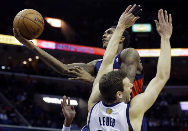 关于老鹰击败热火，康利独得32分的信息