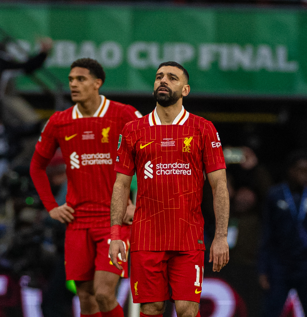 关于英格兰队在比赛中取得胜利，晋级下一轮赛事的信息