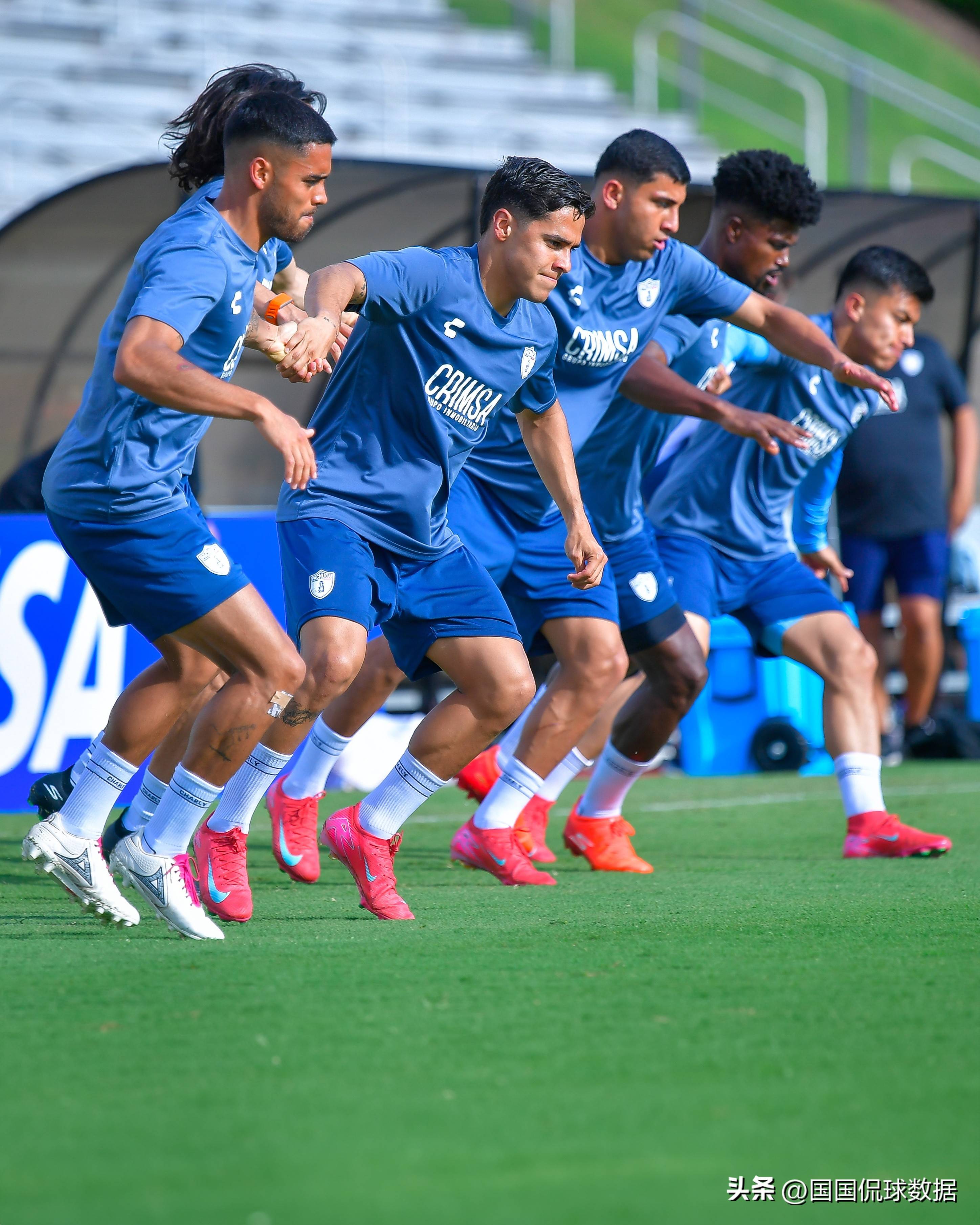 足球巨星的荣耀对决,全场球员拼尽全力的简单介绍 足球巨星的荣耀对决,全场球员拼尽全力的简单介绍