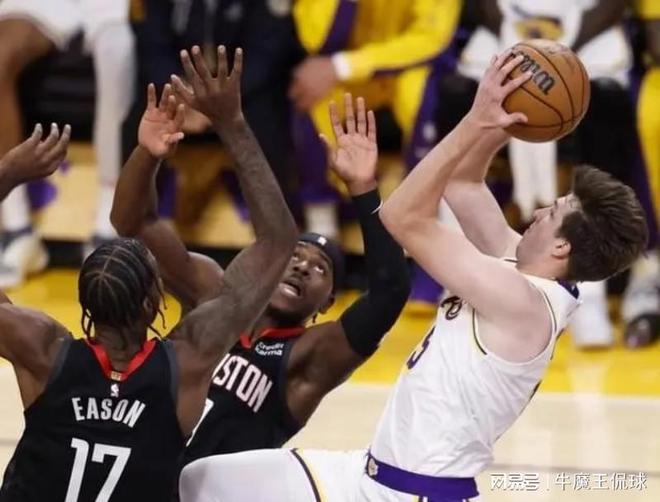 九游体育官方登录入口-火箭队不敌湖人队，客场遭遇失利